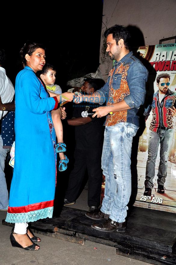 emraan sells tickets for raja natwarlal promotion 5