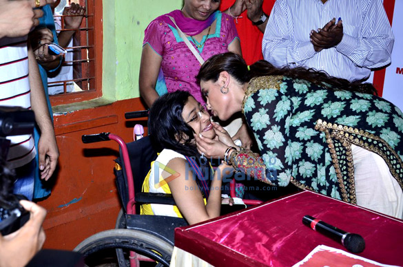 rani mukerji graces the press conference of support my school campaign 7