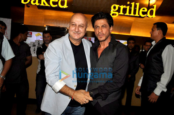 shah rukh khan launches the trailer of ekkees toppon ki salaami 11