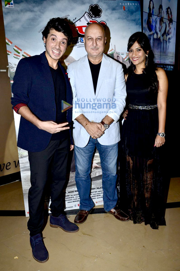 shah rukh khan launches the trailer of ekkees toppon ki salaami 6