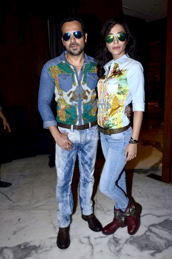 launch of flip your collar back song from raja natwarlal 14