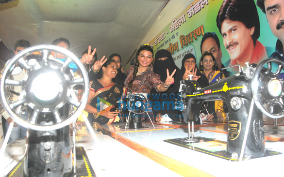 rakhi sawant distributes sewing machines for women empowerment 4
