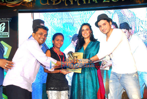 team of ekkees toppon ki salaami honour meritorious students parents 4