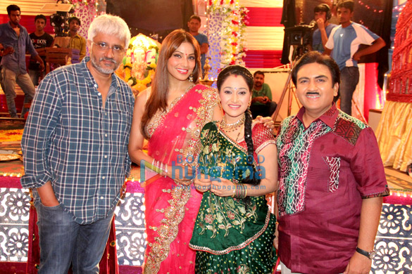bipasha basu visits ganesh pandal of gokuldham society 3