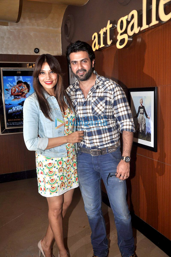 bipasha basu harman baweja watch creature with family 3