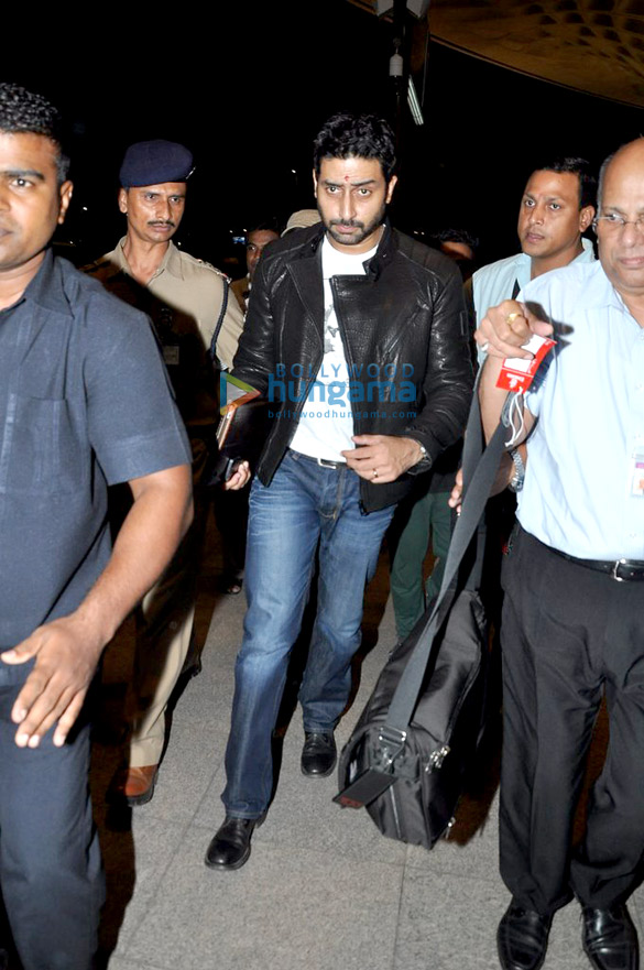 shah rukh khan deepika padukone team leave for slam tour 6