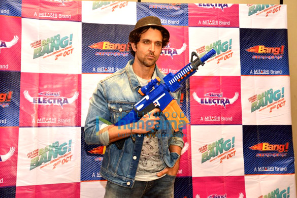 hrithik roshan unveils mitashi bang bang merchandise 6