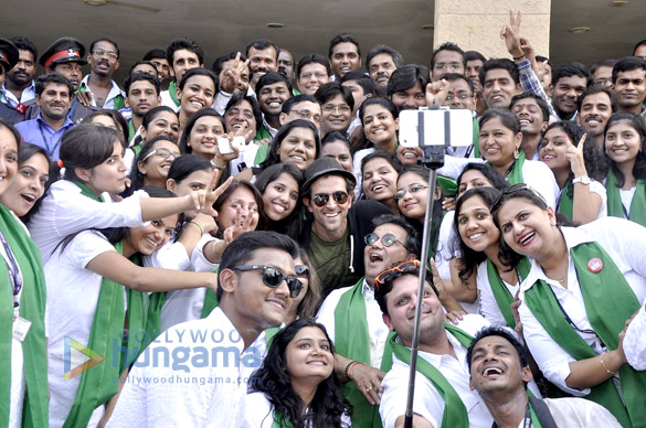 hrithik roshan at wwi cleanliness drive 12