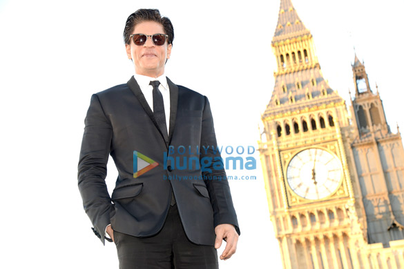 shah rukh khan receives global diversity award 5