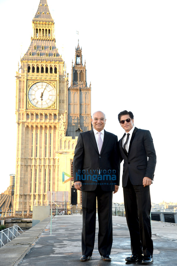 shah rukh khan receives global diversity award 6