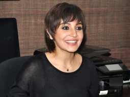 Shocking: Anushka Sharma Forgets That Diwali Is Round The Corner