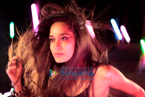 the shaukeens 90