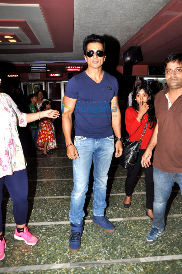 team of happy new year visits gaiety cinema 13