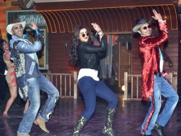 Ranveer Singh-Parineeti Chopra-Ali Zafar Perform On ‘Nakhriley’ Song