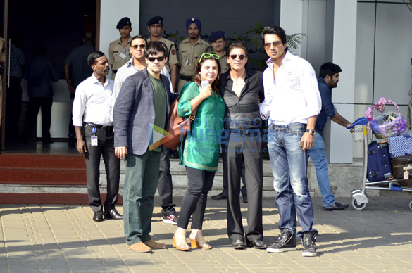 shahrukh khan farah khan sonu sood vivaan shah arrive back from happy new year promotions 8