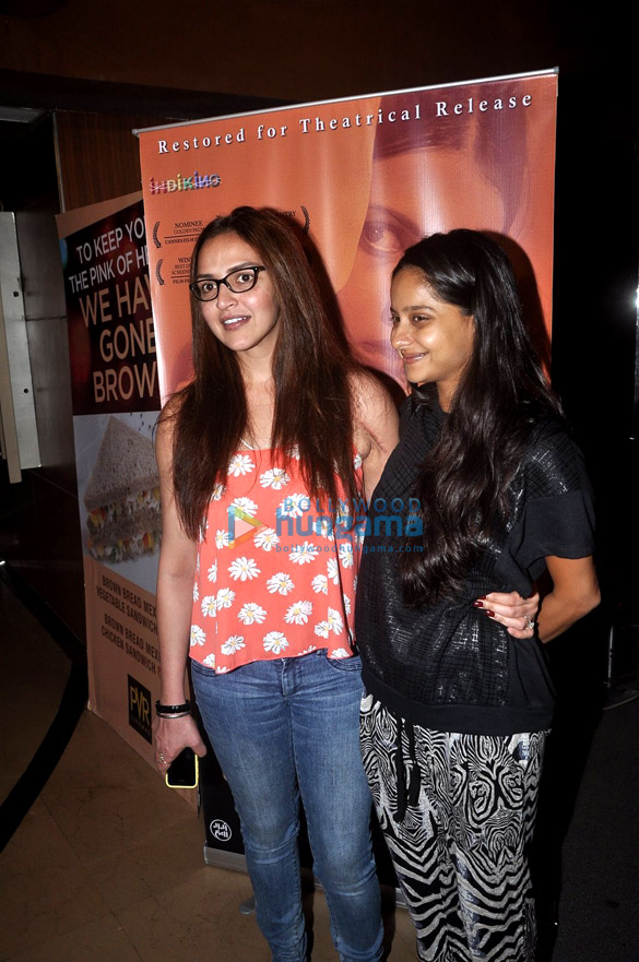 esha deol at the screening of garm hava 9