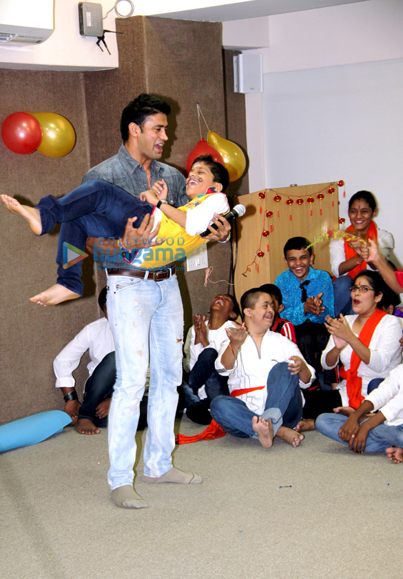 cast of 6 52 spend time with special kids 9