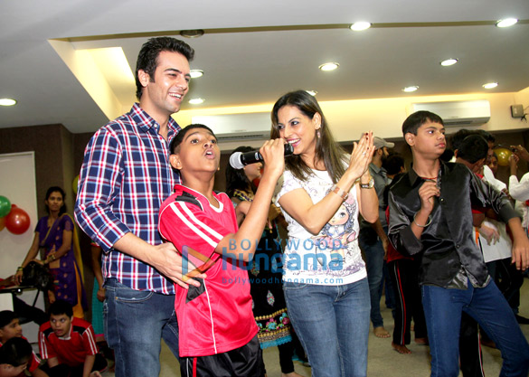 cast of 6 52 spend time with special kids 7