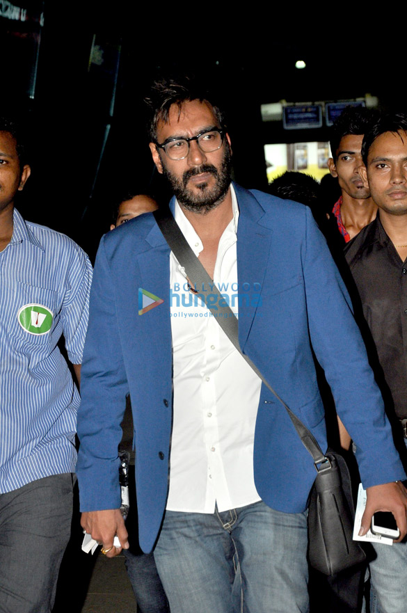 ajay devgn snapped at the domestic airport 3