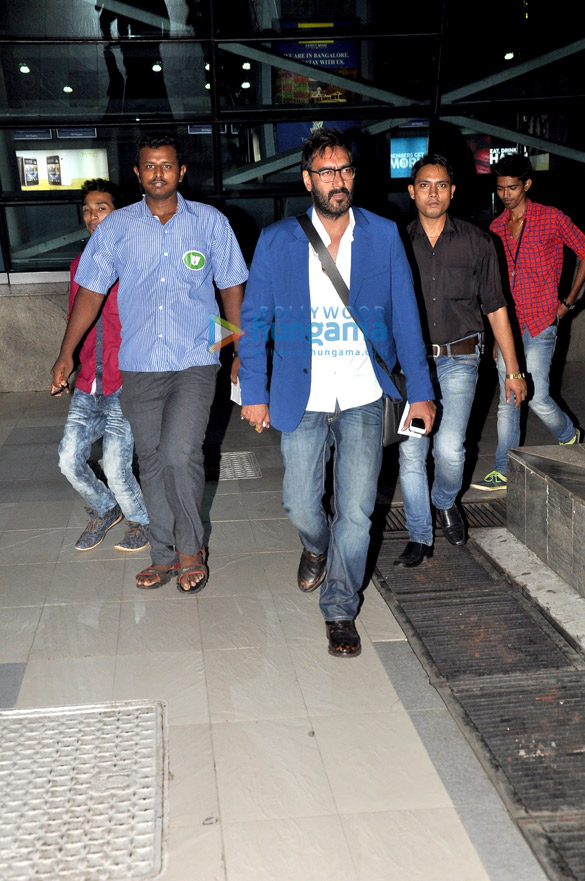 ajay devgn snapped at the domestic airport 5