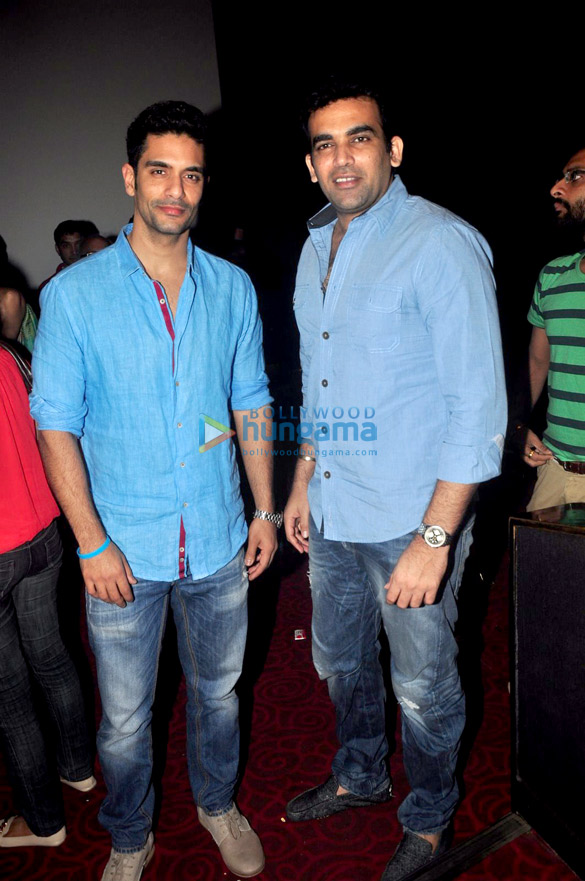 yuvraj singh zaheer khan at ungli screening 7