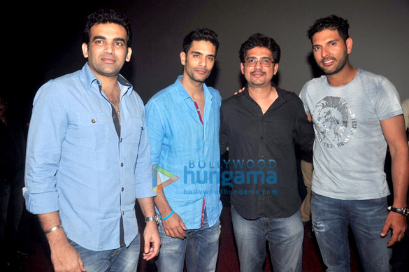 yuvraj singh zaheer khan at ungli screening 2