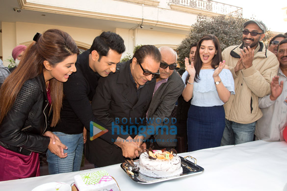 dharmendra celebrates his 79th birthday on the sets of second hand husband 3
