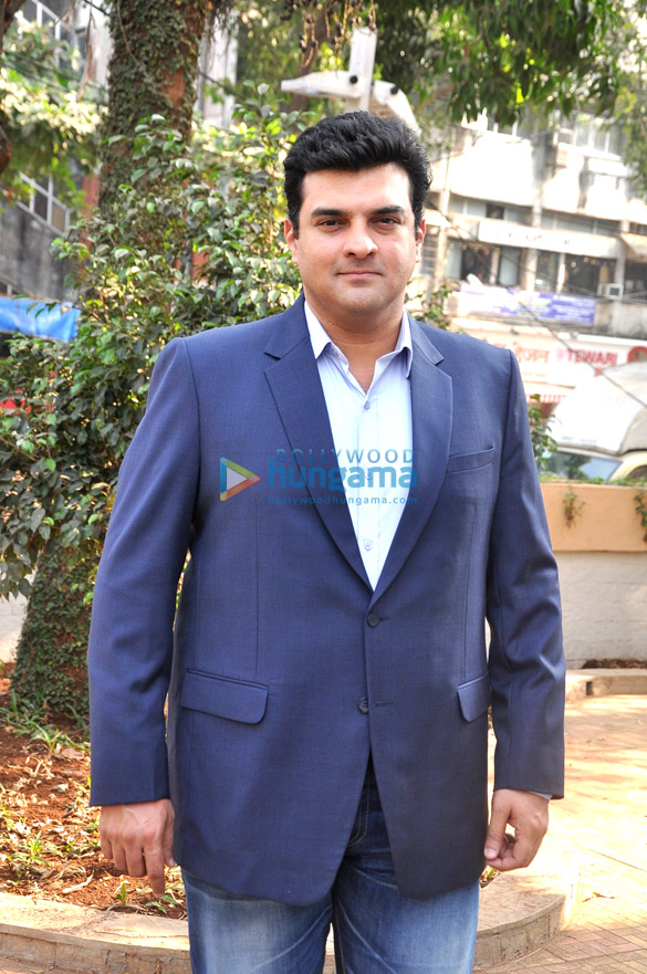 aamir khan anushka sharma launch pk mobile game 15