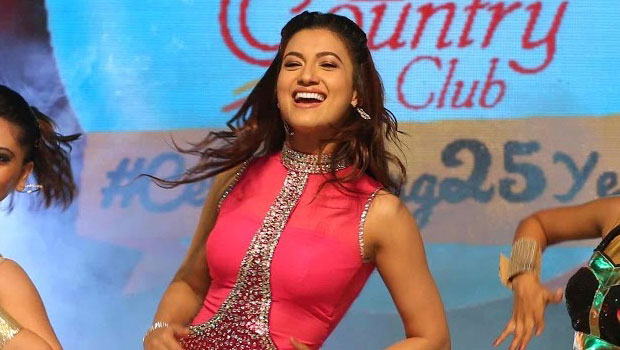 Gauahar Khan Performs At Country Club On New Year’s Eve
