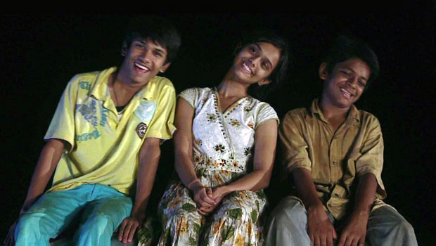 Khaneka Peeneka (Anjaan Parindey)