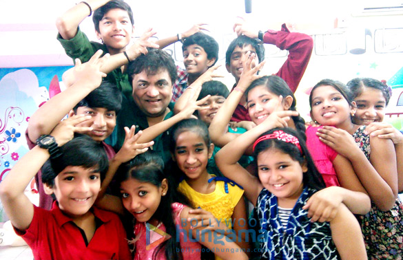 promotions of crazy cukkad family on sa re ga ma pa little champs 2