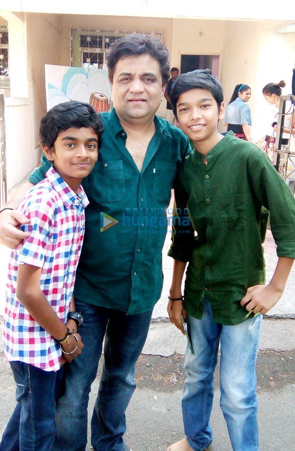 promotions of crazy cukkad family on sa re ga ma pa little champs 5