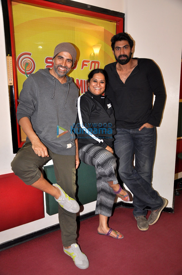 akshay kumar rana daggubati promote baby at 98 3 radio mirchi 3