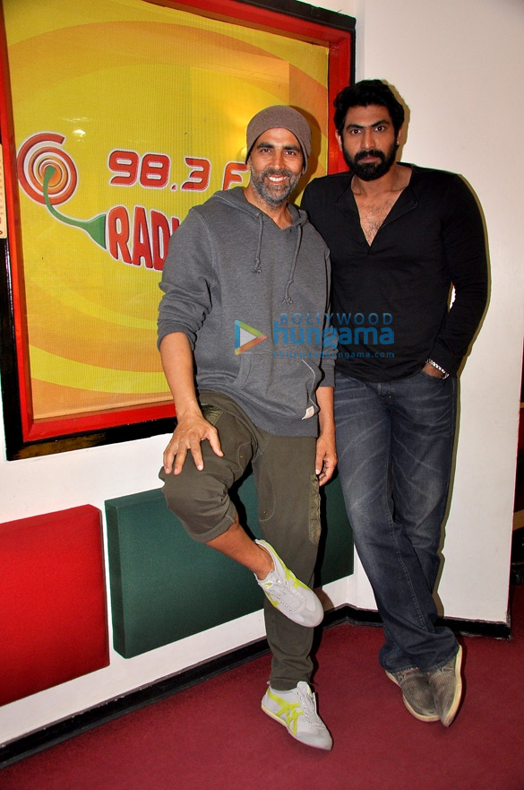 akshay kumar rana daggubati promote baby at 98 3 radio mirchi 2
