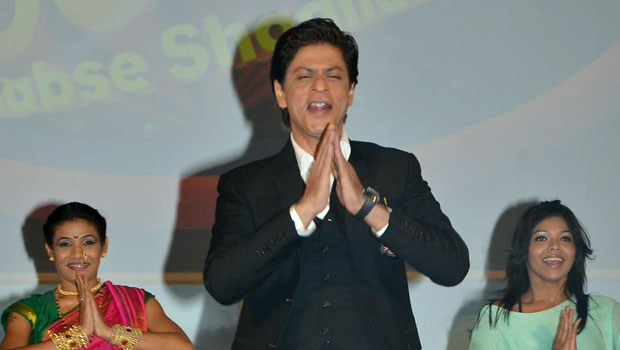 Shah Rukh Khan Performs On ‘Sabse Shaana Kaun’ Theme Song