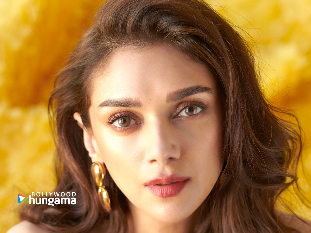 Aditi Rao Hydari Wallpapers aditi-rao-hydari-3-32 - Bollywood Hungama