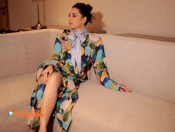 Celebrity wallpaper of Karisma Kapoor