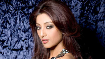Celeb Wallpapers Of Paoli Dam