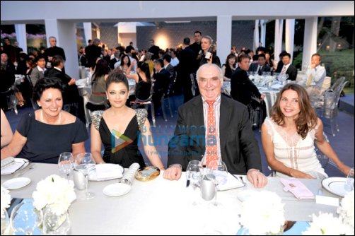 aishwarya gives away longines elegance award to gustavo kuerton 3