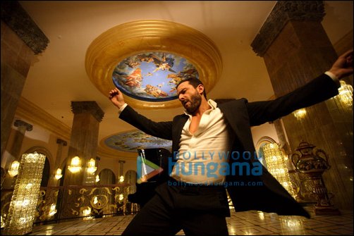 saif has blast dancing to pyaar ki pungi 7