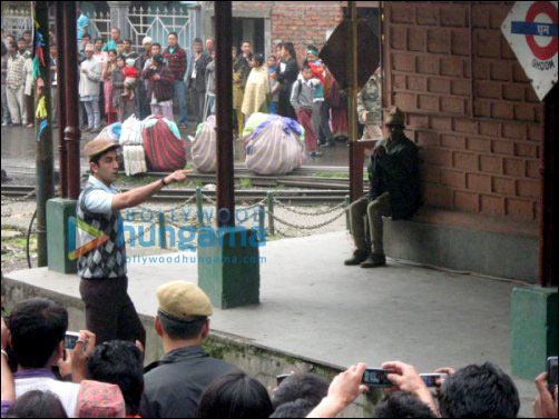 check out ranbir and ileana shooting for barfee in darjeeling 7