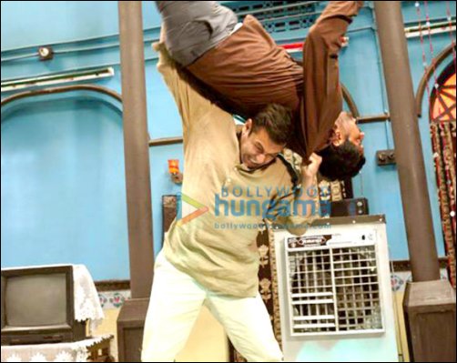check out salman khan performs hand to hand combat in bajrangi bhaijaan 5