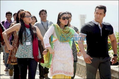 check out salman khan and kareena kapoor on the sets of bodyguard 5