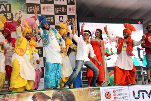 check out srk deepika at lpu campus 3 check out srk deepika at lpu campus 3