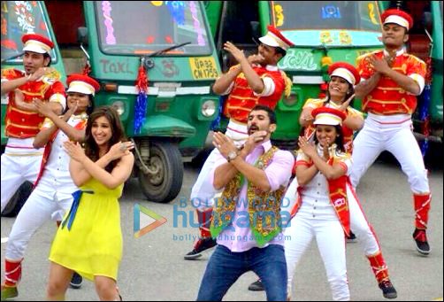 check out aditya parineeti on the sets of daawat e ishq 2