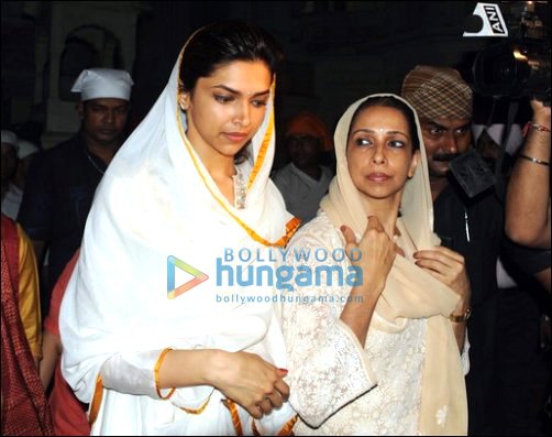 check out deepika padukone visits the golden temple 4