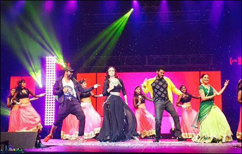 check out sonakshi sinha and madhuri dixit share moments from fusion tour 7