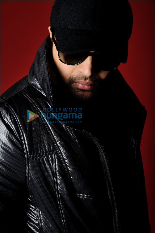 presenting himesh reshammiyas new look for his international album da edge 7