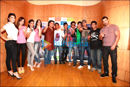 meet n greet with housefull 2 stars 4