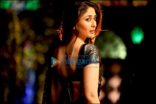 check out kareena kapoors sexy saree look in bodyguard 2
